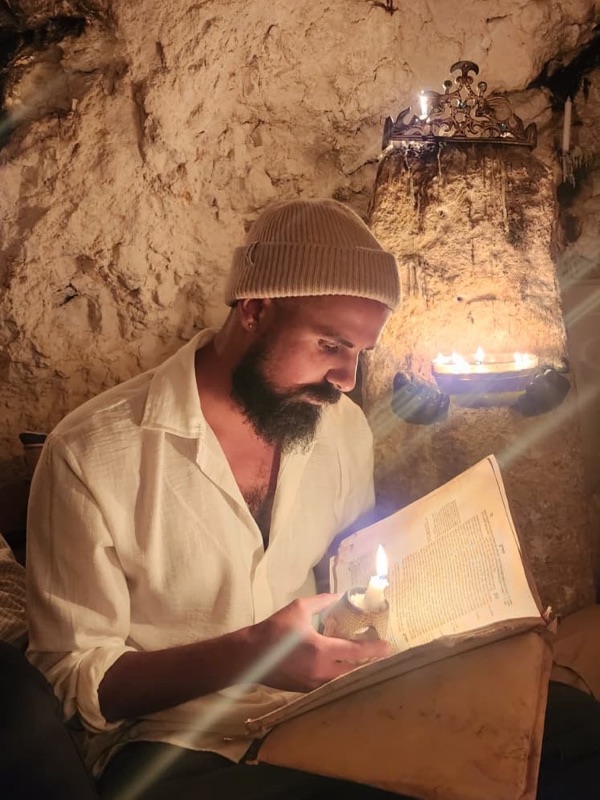 דור — קריאה במערה לאור נר
